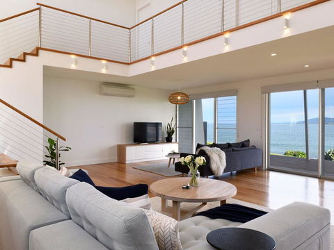 Absolute Waterfront - Accommodation Australia 0