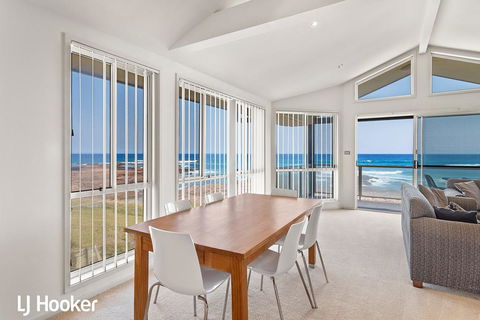 Absolute Waterfront @ Anna Bay - Accommodation Australia 3