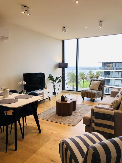 Absolute Waterfront Apt 319 Lighthouse - Local Tourism 3