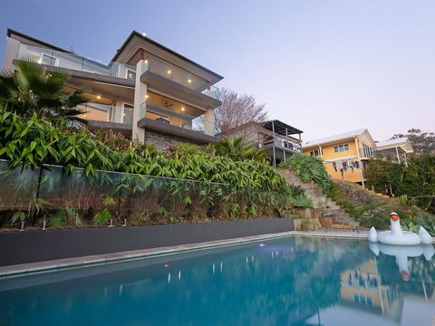 Absolute Waterfront Lakehouse Fishing Point Waterfront Pool Jetty - Accommodation Australia 0