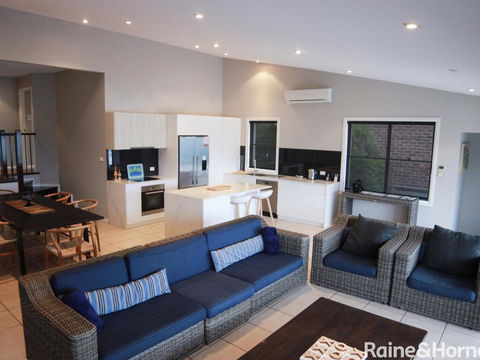Absolutely Avoca - 114a Avoca Drive, Avoca Beach - Bed n Breakfasts 2