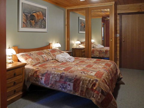 Acacia Hills Retreat - Accommodation Australia 3