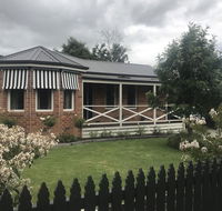 Acacia House - Central Healesville - Yarra Valley - Accommodation Australia