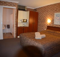 Acacia Motor Inn - Bed n Breakfasts