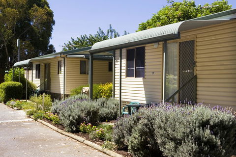 Acclaim Kingsway Tourist Park - Bed n Breakfasts 2