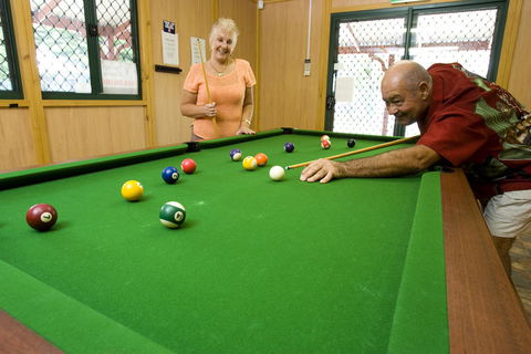 Acclaim Kingsway Tourist Park - Bed n Breakfasts 1