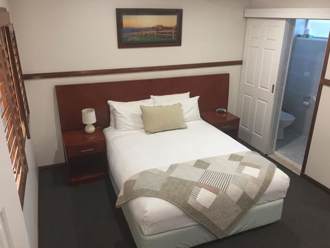 Across Country Motel And Serviced Apartments - Accommodation Australia 0