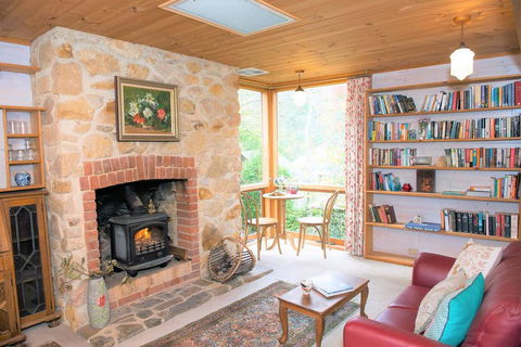 Adelaide Hills 'Camellia Cottage' - WiFi - Accommodation Australia 0