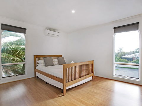 Adelaide Holiday Homes - Accommodation Australia 0