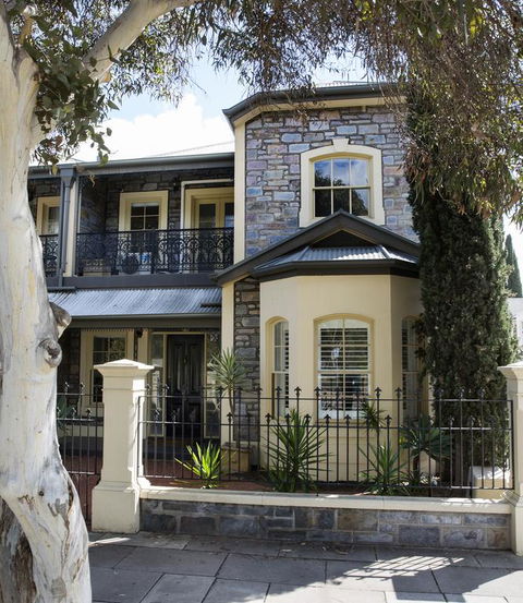 Adelaide Mackinnon - Accommodation Australia 3