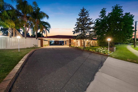Econo Lodge Border Gateway Wodonga - Local Tourism 4