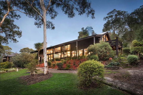 Diskin House Mt Pleasant Rd, Eltham For 16 Guests - Accommodation Australia 0
