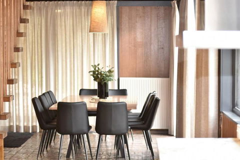 Diskin House Mt Pleasant Rd, Eltham For 16 Guests - Accommodation Australia 3