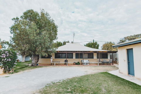 Dongara Hotel Motel - Australia Shopping 1