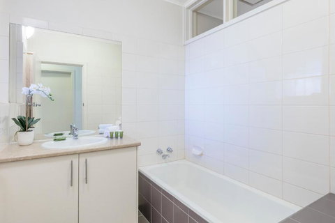 Dorset Gardens Hotel - Australia Shopping 1