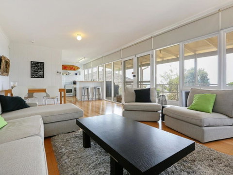 DROMANA BEACH SHACK - Accommodation Australia 3