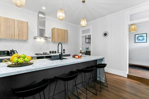 EDW19 - Stylish 2-Bed, 2-Bath Townhose In Drummoyne - Accommodation Australia 0