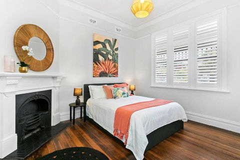 EDW19 - Stylish 2-Bed, 2-Bath Townhose In Drummoyne - Accommodation Australia 4
