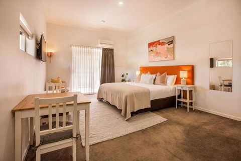 EM Apartments - Accommodation Australia 3
