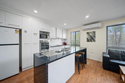 Emerald Motel Apartments - Accommodation Australia 1