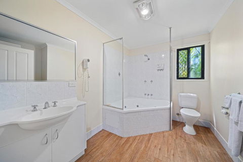 Emerald Motel Apartments - Accommodation Australia 3