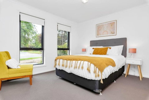 Entire Home In Mount Barker - Local Tourism 3