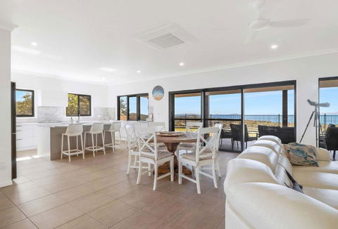 ESCAPE WITH A VIEW - Accommodation Australia 0