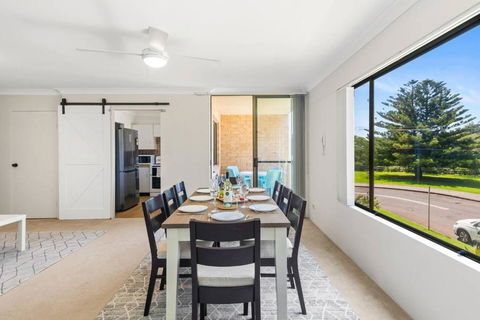 Esplanade Escape - Beachfront Family Bliss - Accommodation Australia 2