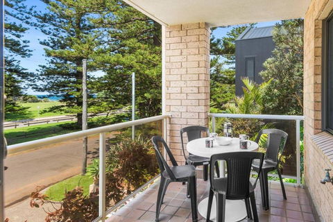 Esplanade Escape - Beachfront Family Bliss - Accommodation Australia 3