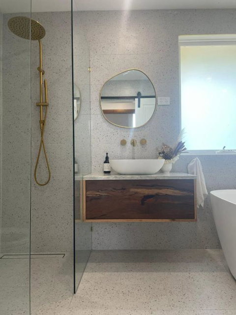 Evies White House Oasis I Pool & Close To Airport - Local Tourism 4