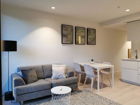 EQ Tower Modern Apartments Melbourne Central CBD - Accommodation Australia 2