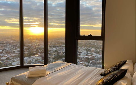 EQ Tower Modern Apartments Melbourne Central CBD - Accommodation Australia 4