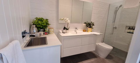 Fab 4brm Home With Pool A 15 Min Walk To Beach - Local Tourism 4