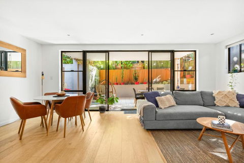 Fab Bondi 2-Bed With Courtyard & Alfresco Dining - Accommodation Australia 0