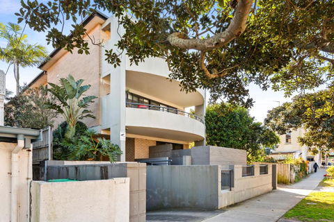 Fab Bondi 2-Bed With Courtyard & Alfresco Dining - Accommodation Australia 4