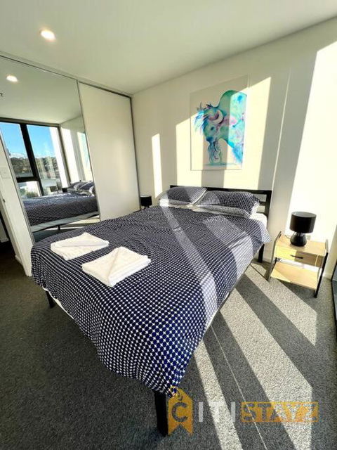 Fab In Phillip - 2bd 2bth Apt - Close To CBR Hospital - Accommodation Australia 1