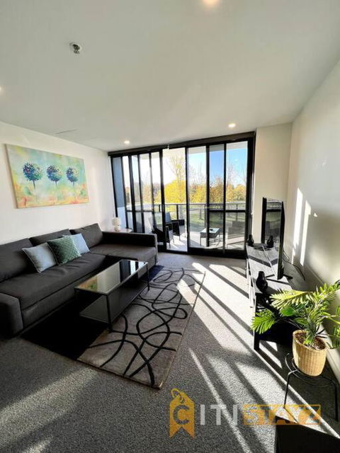 Fab In Phillip - 2bd 2bth Apt - Close To CBR Hospital - Accommodation Australia 2