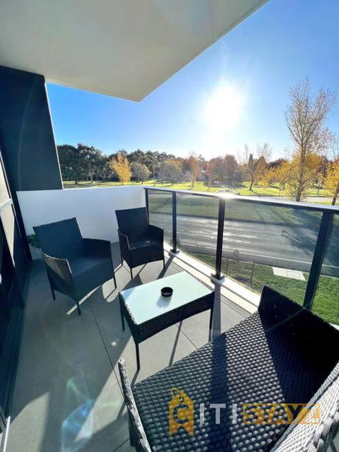 Fab In Phillip - 2bd 2bth Apt - Close To CBR Hospital - Accommodation Australia 3