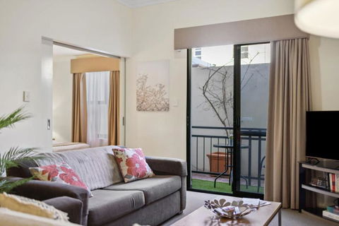 Fabulous Apt In Northbridge With Pool & WiFi - Accommodation Australia 0
