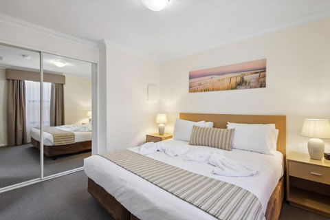 Fabulous Apt In Northbridge With Pool & WiFi - Accommodation Australia 2