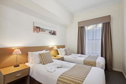 Fabulous Apt In Northbridge With Pool & WiFi - Accommodation Australia 3