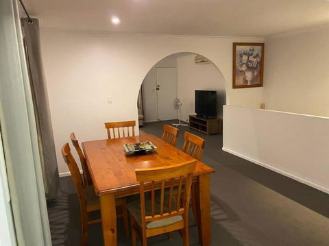 FAMILY 3-bedroom Everton Hills Apartment - Accommodation Australia 0