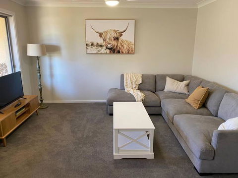 Family Favourite, Spacious 2 Bedroom Unit - Local Tourism 0
