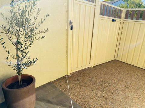 Family Favourite, Spacious 2 Bedroom Unit - Local Tourism 4