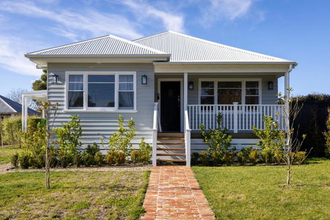 FOREST CORNER - 3 BEDROOM WEATHERBOARD, TRENTHAM - Accommodation Australia 0