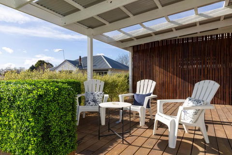 FOREST CORNER - 3 BEDROOM WEATHERBOARD, TRENTHAM - Accommodation Australia 2