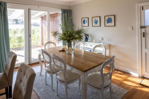 FOREST CORNER - 3 BEDROOM WEATHERBOARD, TRENTHAM - Accommodation Australia 1