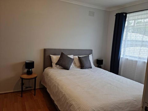 Four Bedroom House With Free Parking On Site - Accommodation Australia 1