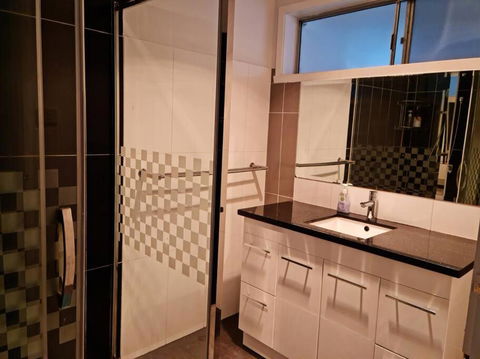 Four Bedroom House With Free Parking On Site - Accommodation Australia 2
