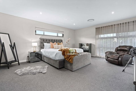 Family Vacation Escapade Shops Beach And Sun Await - Accommodation Australia 4